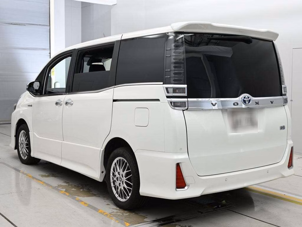 TOYOTA VOXY