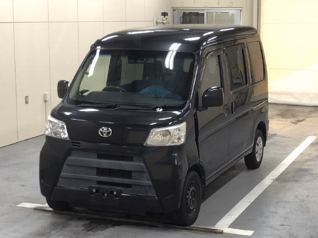 TOYOTA PIXIS VAN