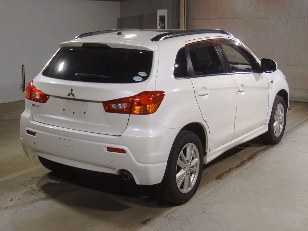 MITSUBISHI RVR
