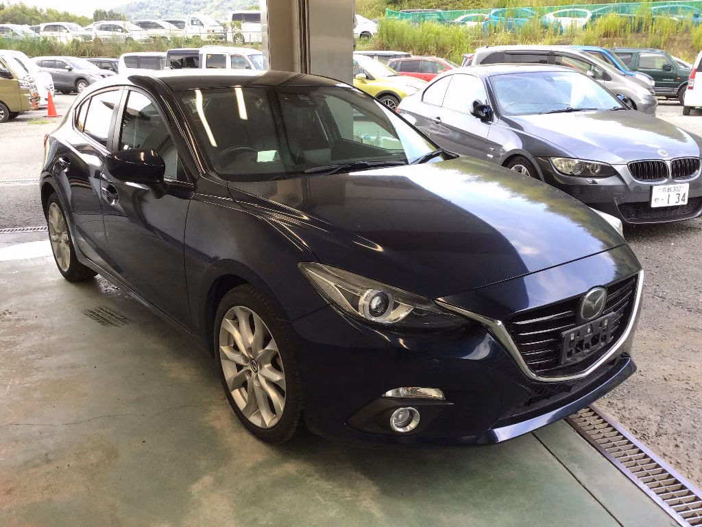 MAZDA AXELA