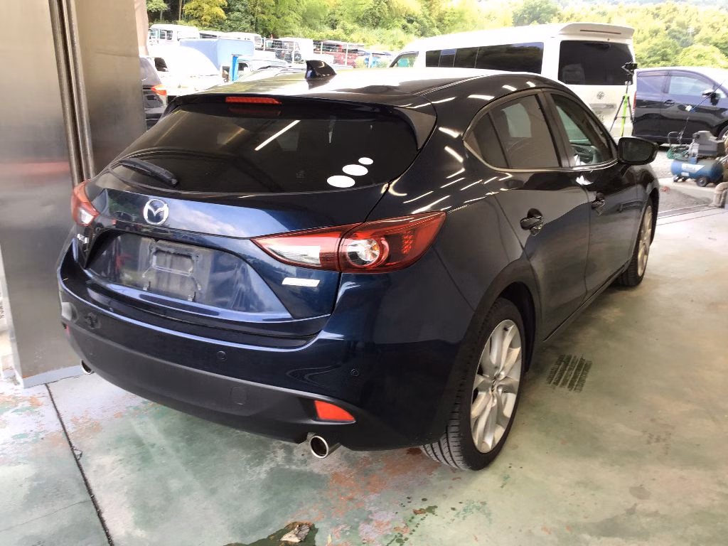 MAZDA AXELA
