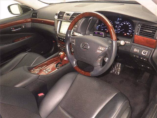 LEXUS LS600H
