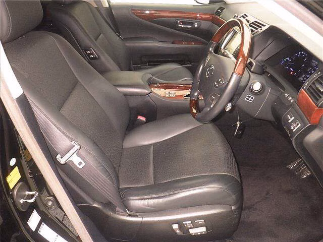 LEXUS LS600H