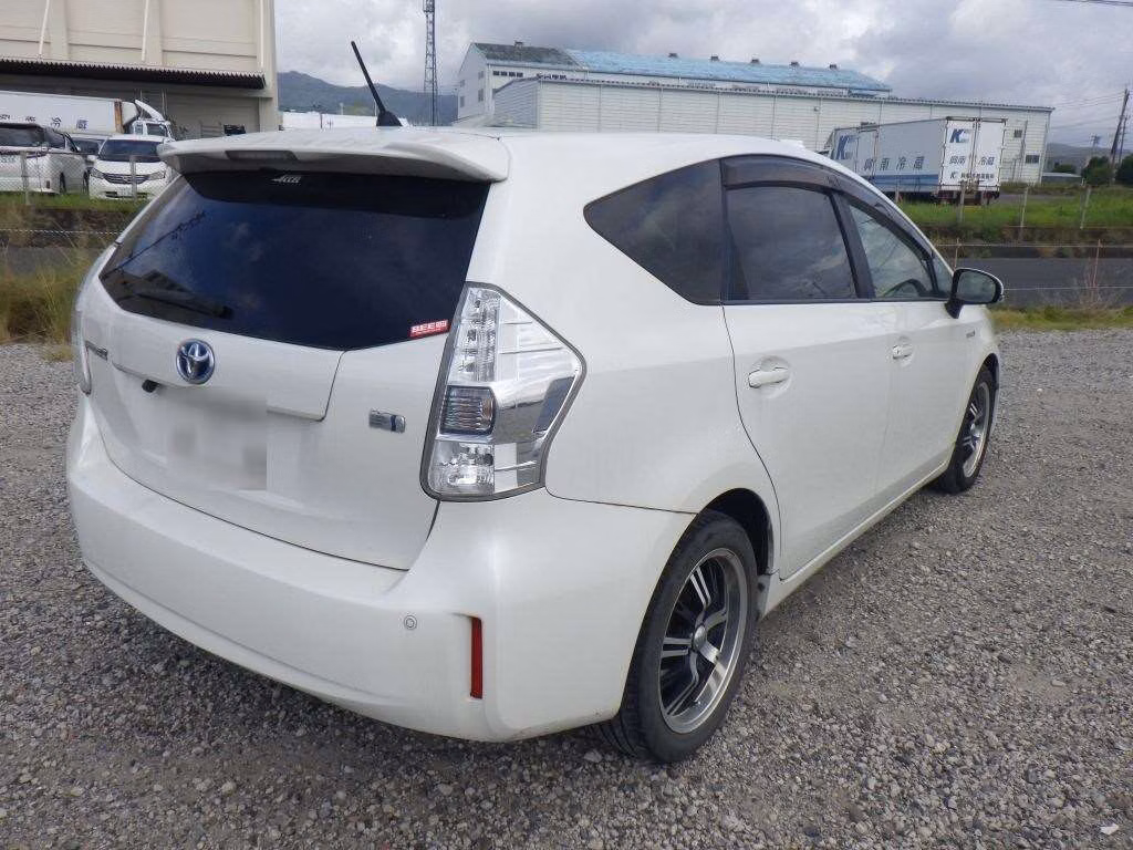 TOYOTA PRIUS ALPHA