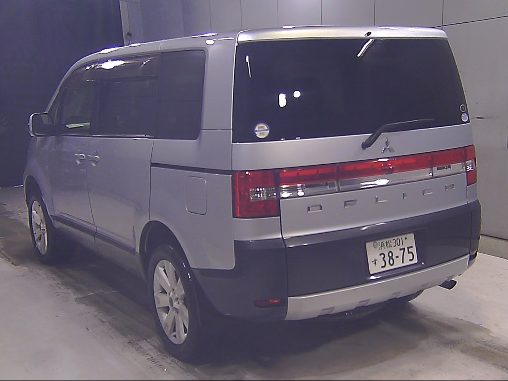 MITSUBISHI DELICA D:5