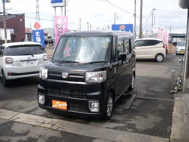 DAIHATSU WAKE