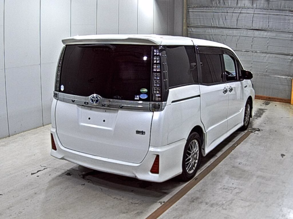 TOYOTA VOXY