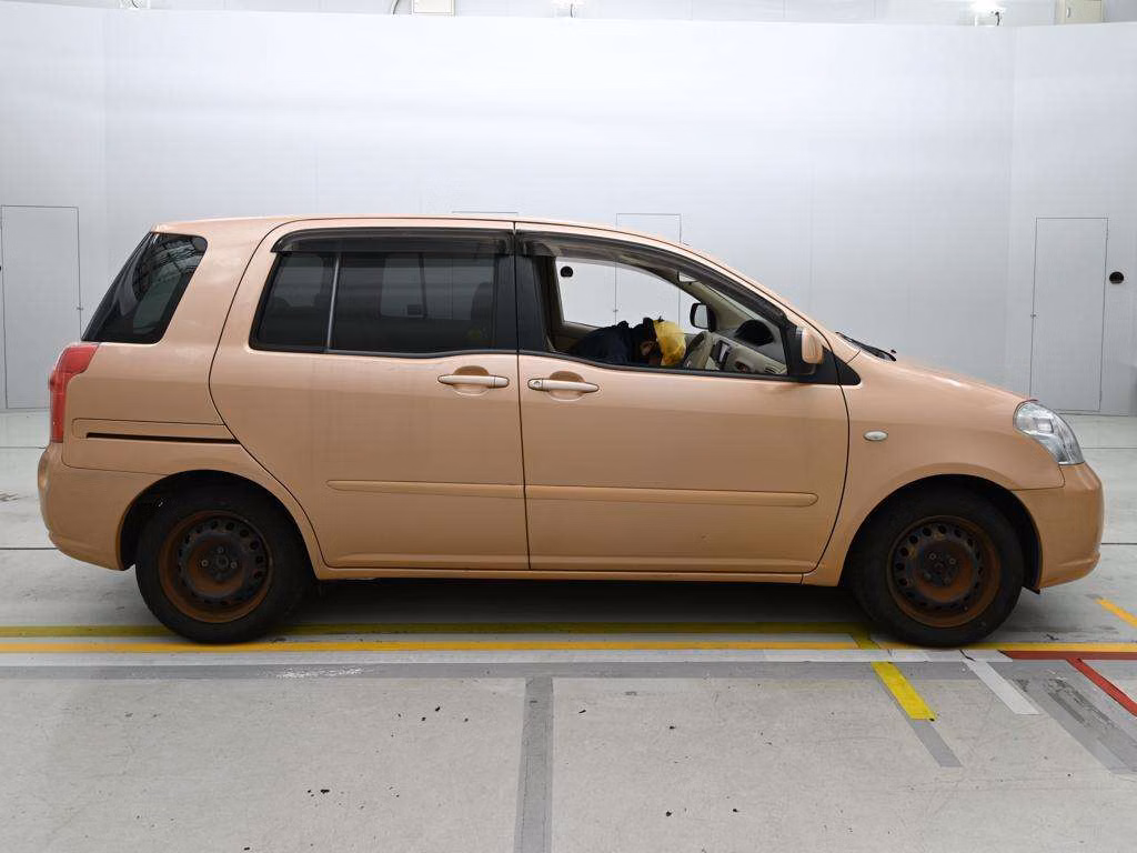 TOYOTA RAUM