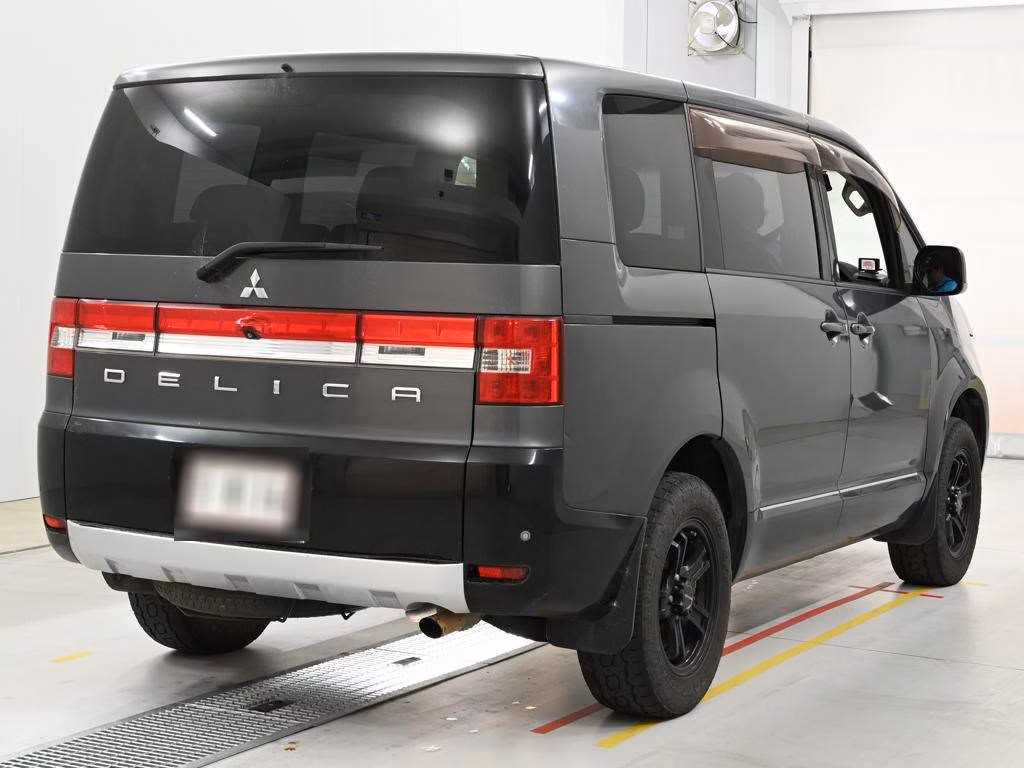 MITSUBISHI DELICA D:5
