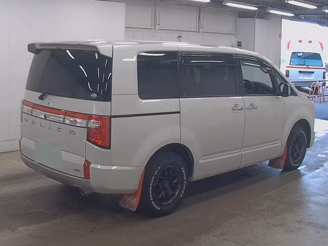 MITSUBISHI DELICA D:5