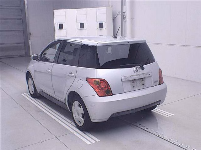 TOYOTA IST