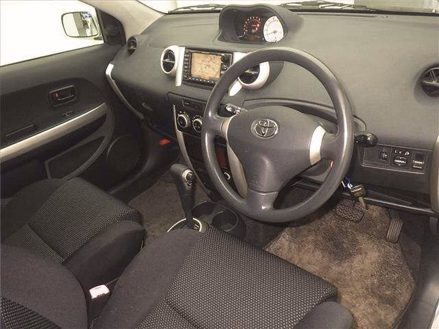 TOYOTA IST