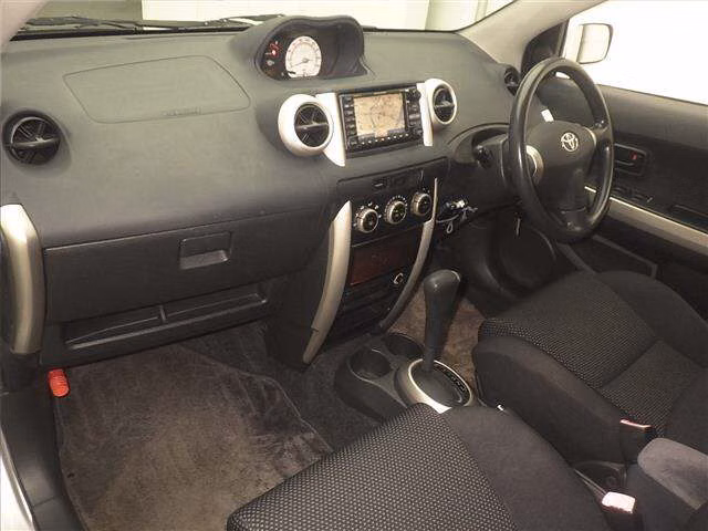 TOYOTA IST