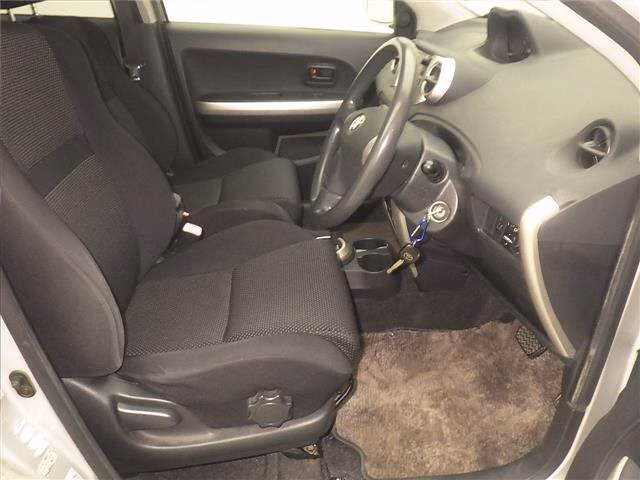TOYOTA IST