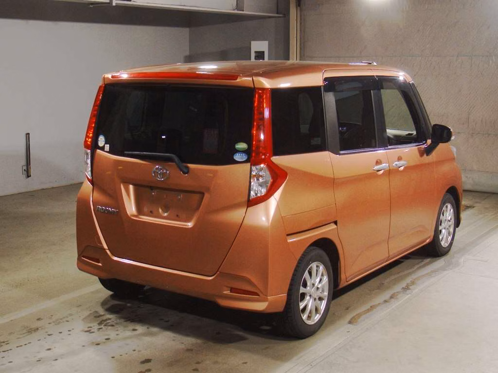 TOYOTA ROOMY