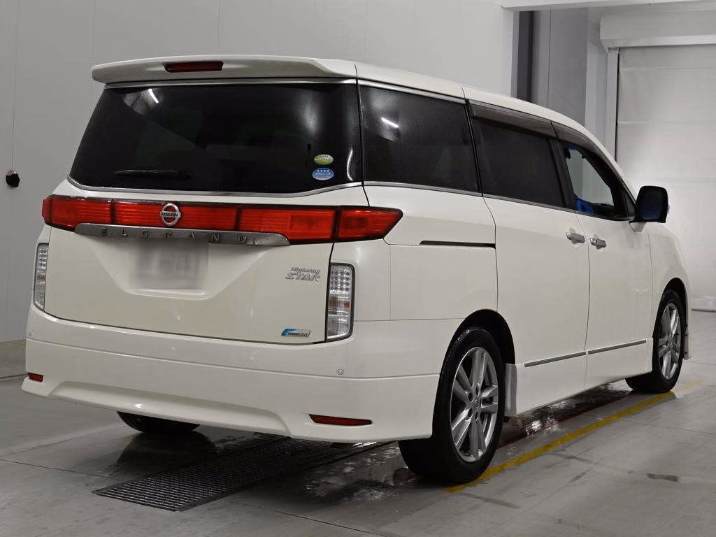 NISSAN ELGRAND