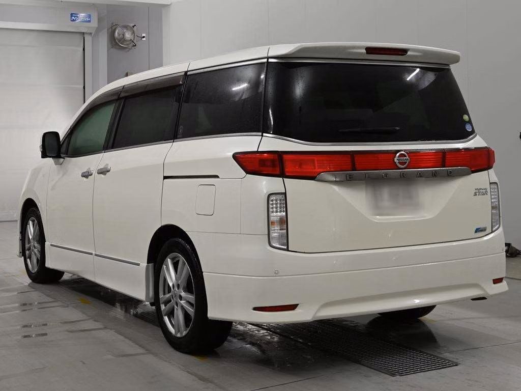 NISSAN ELGRAND