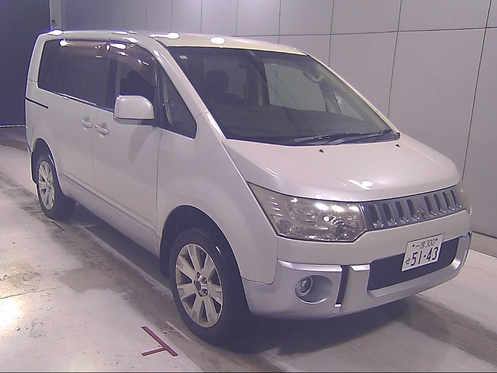 MITSUBISHI DELICA D:5