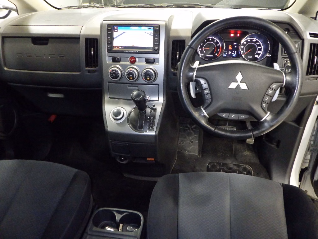MITSUBISHI DELICA D:5