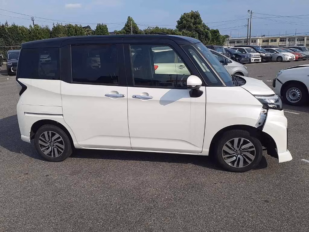 TOYOTA ROOMY