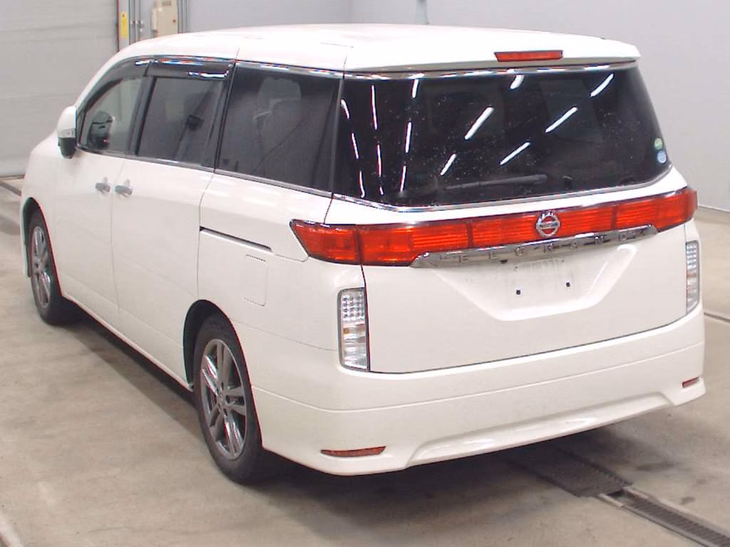 NISSAN ELGRAND
