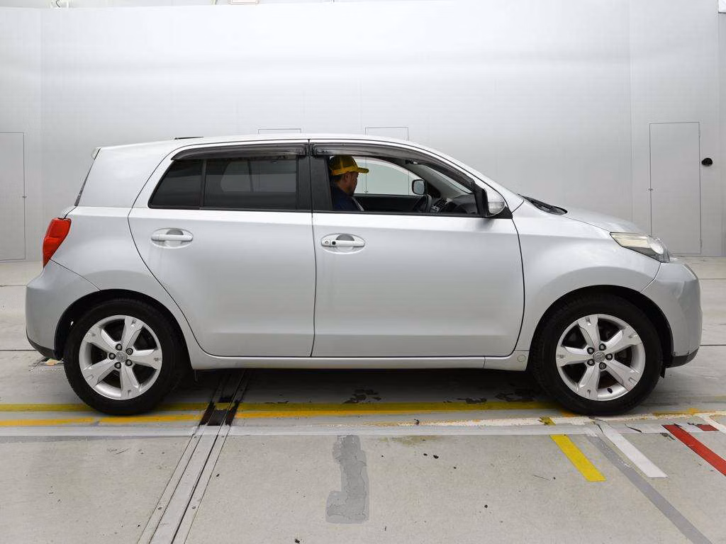 TOYOTA IST