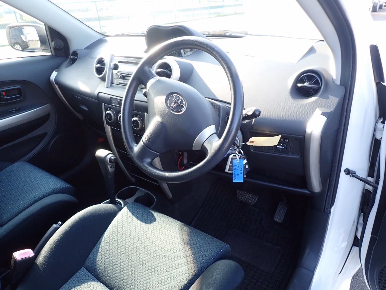 TOYOTA IST
