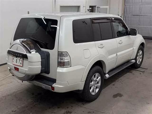 MITSUBISHI PAJERO