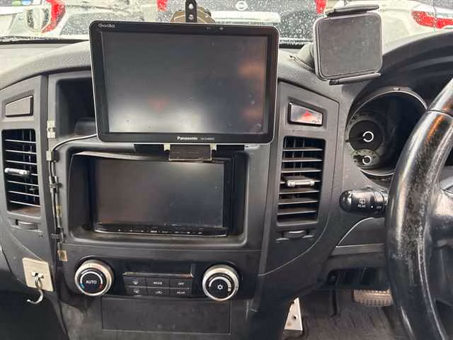 MITSUBISHI PAJERO