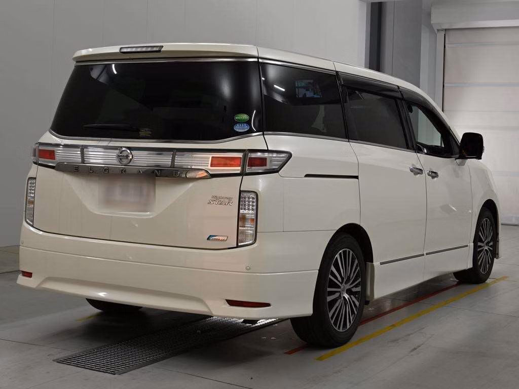 NISSAN ELGRAND