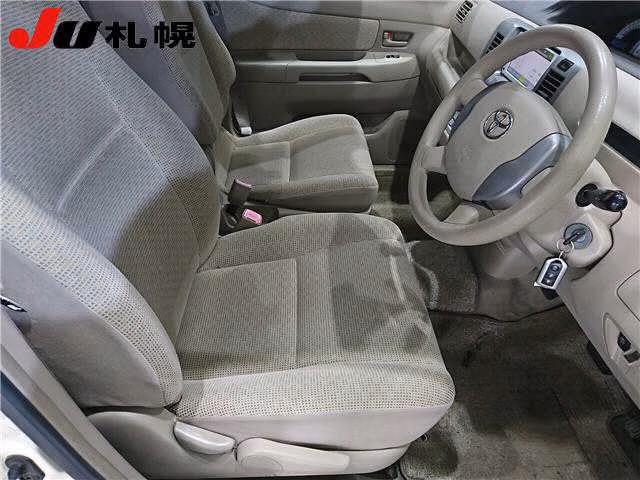 TOYOTA RAUM
