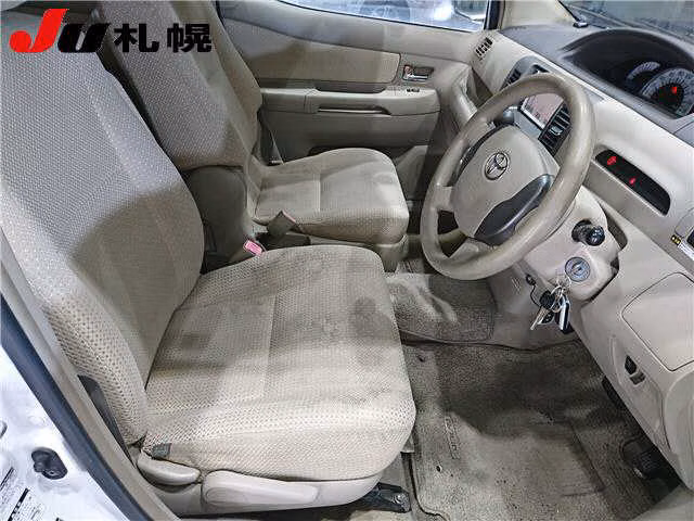 TOYOTA RAUM