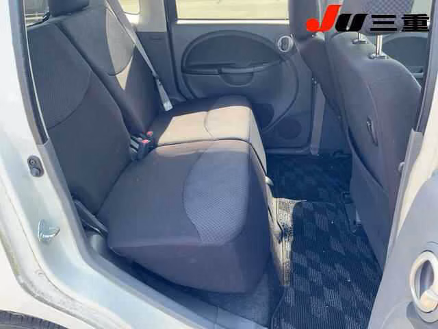 DAIHATSU MOVE LATTE