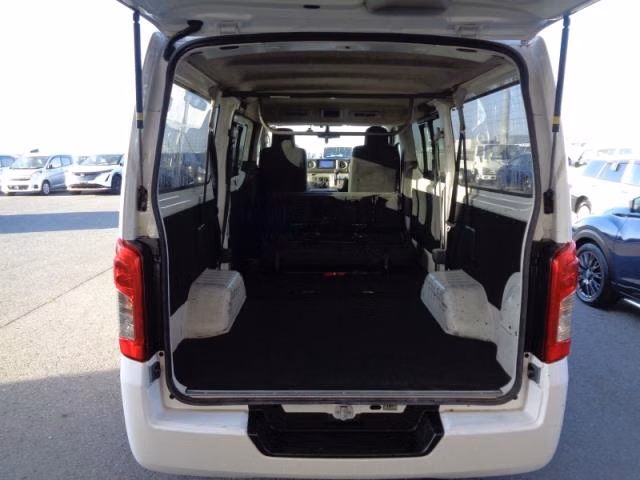 NISSAN NV350 CARAVAN