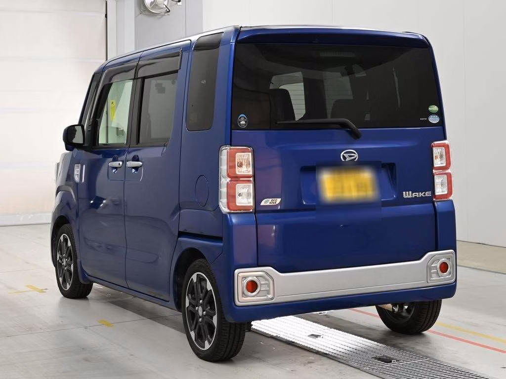 DAIHATSU WAKE