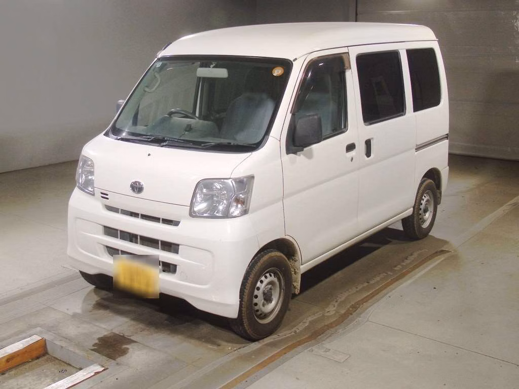 TOYOTA PIXIS VAN