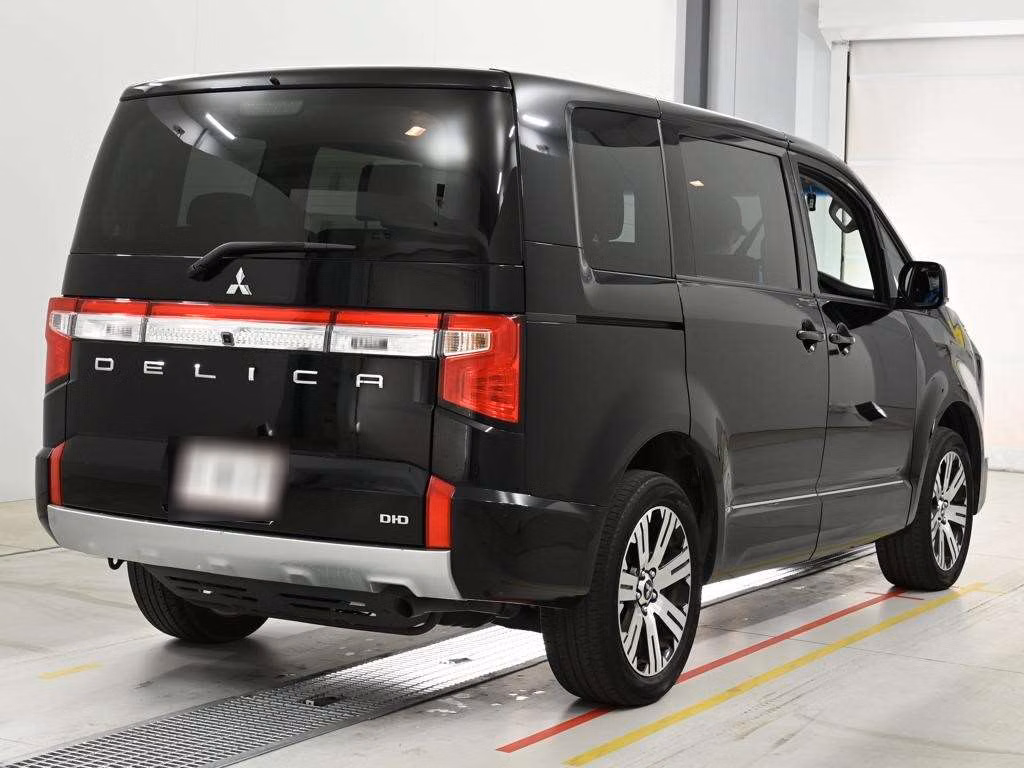MITSUBISHI DELICA D:5