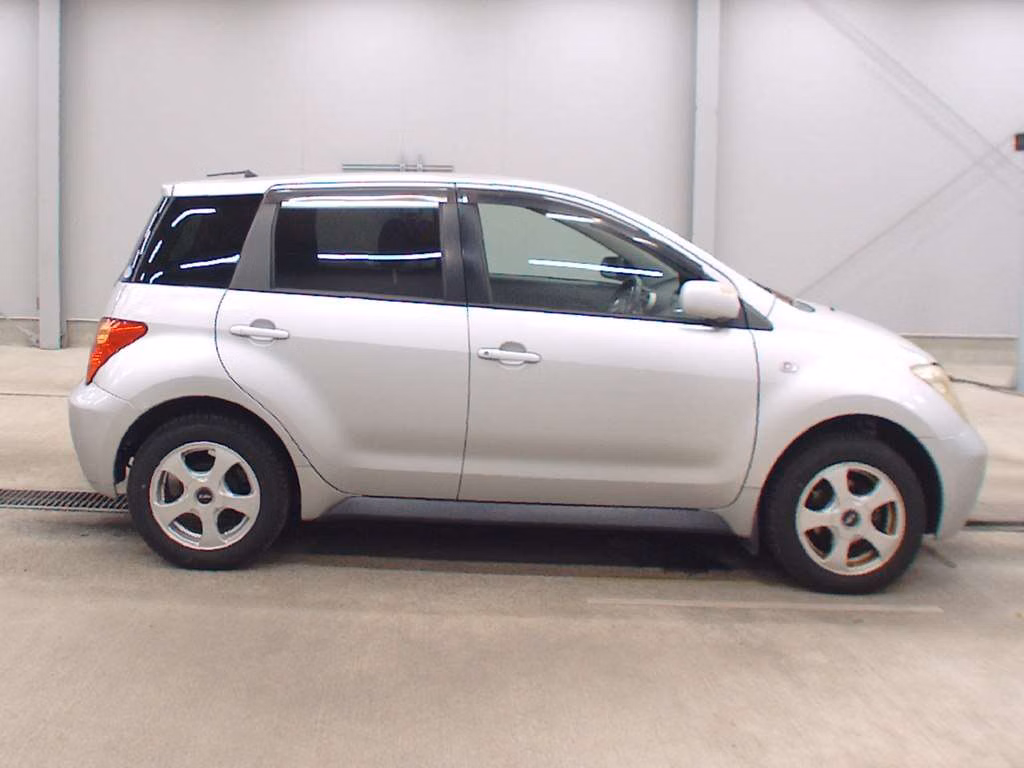 TOYOTA IST