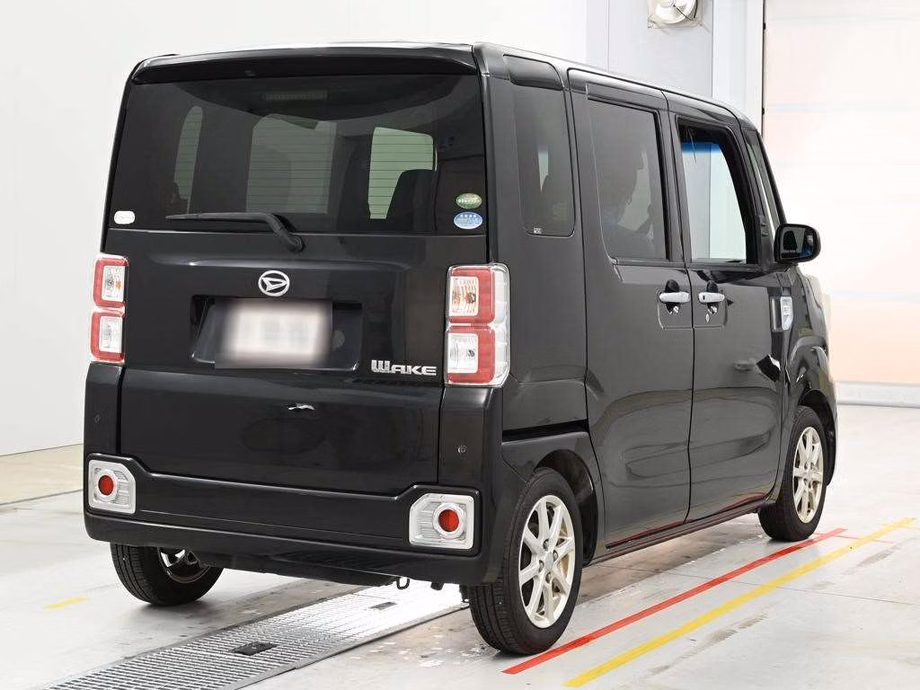 DAIHATSU WAKE
