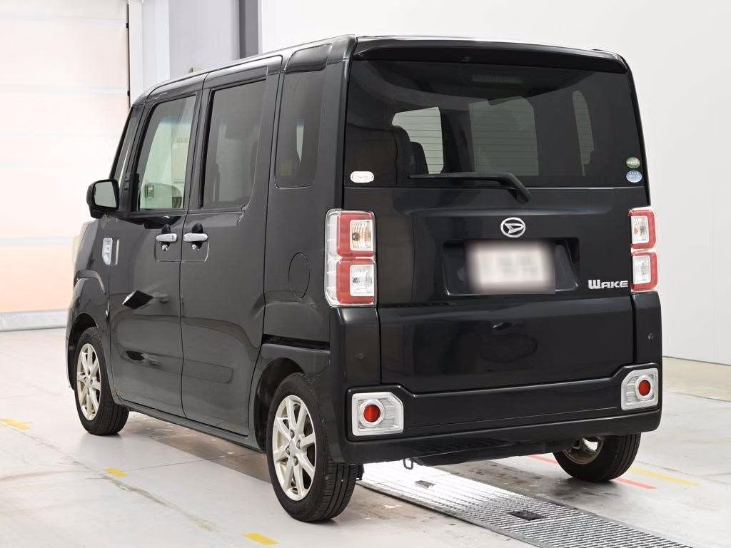 DAIHATSU WAKE