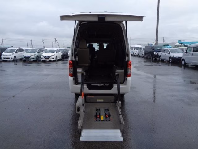 NISSAN NV350 CARAVAN