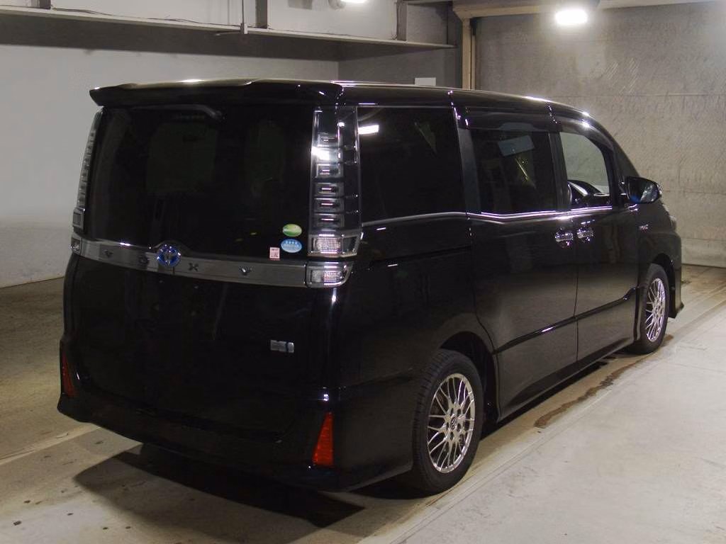 TOYOTA VOXY