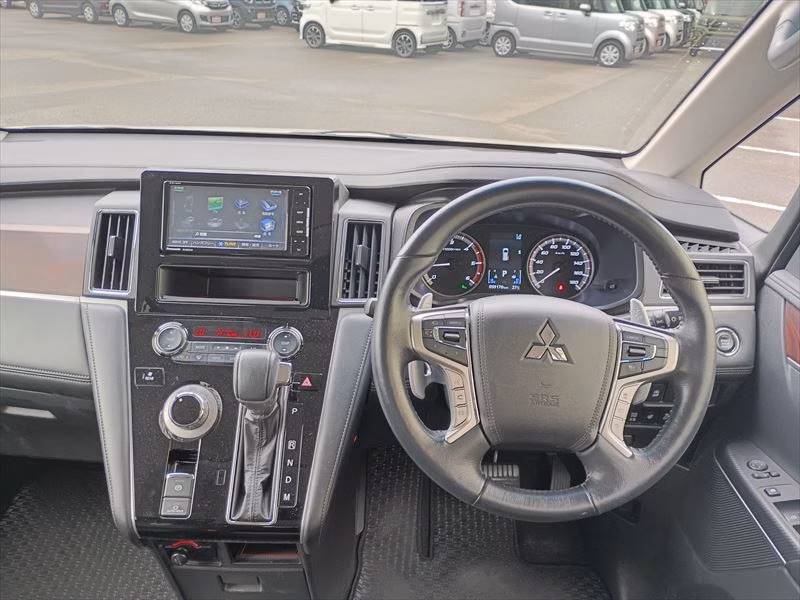 MITSUBISHI DELICA D:5