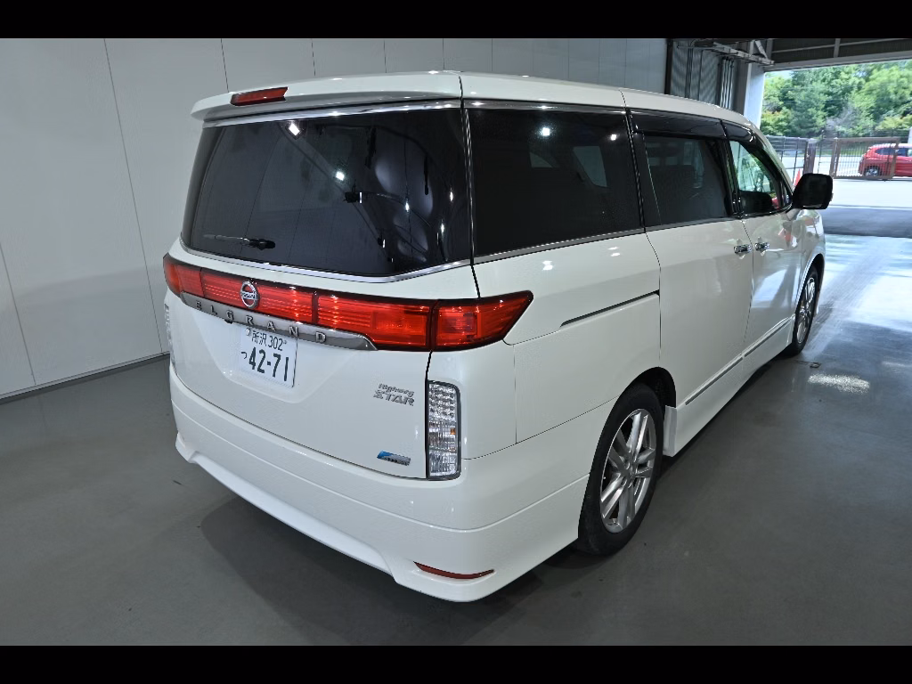 NISSAN ELGRAND