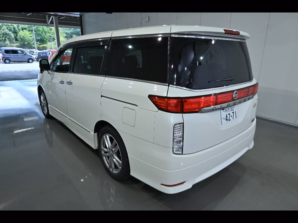 NISSAN ELGRAND