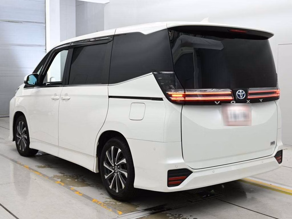 TOYOTA VOXY