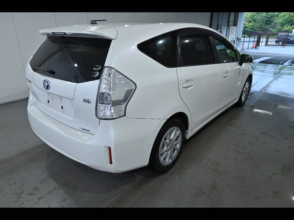 TOYOTA PRIUS ALPHA