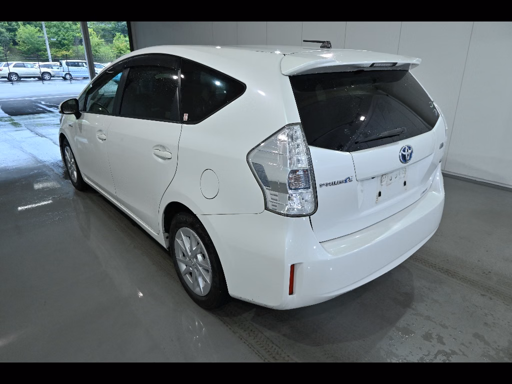 TOYOTA PRIUS ALPHA