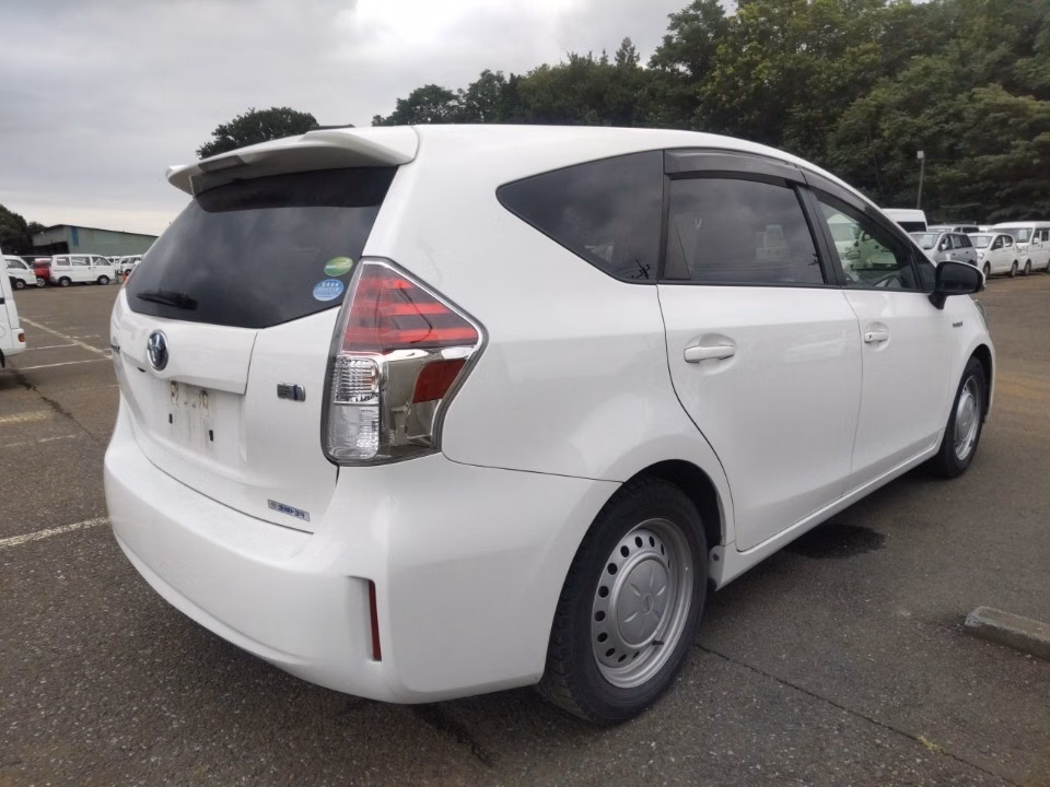 TOYOTA PRIUS ALPHA