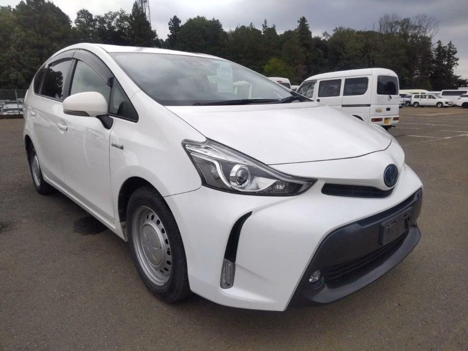 TOYOTA PRIUS ALPHA
